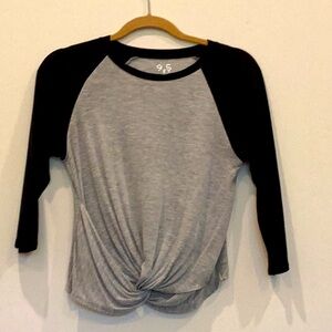 925Fit Blk/Heather Grey knot front 3/4 sleeve tee shirt.